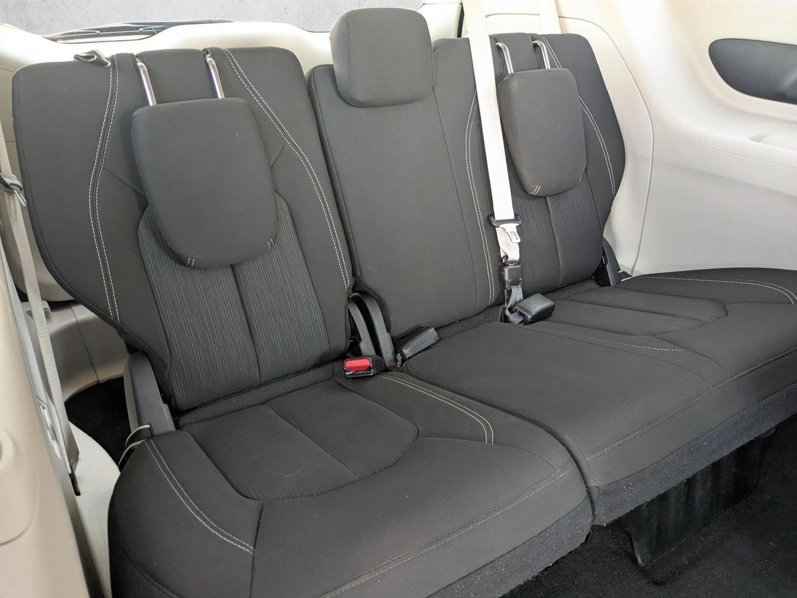 2022 Chrysler Voyager LX