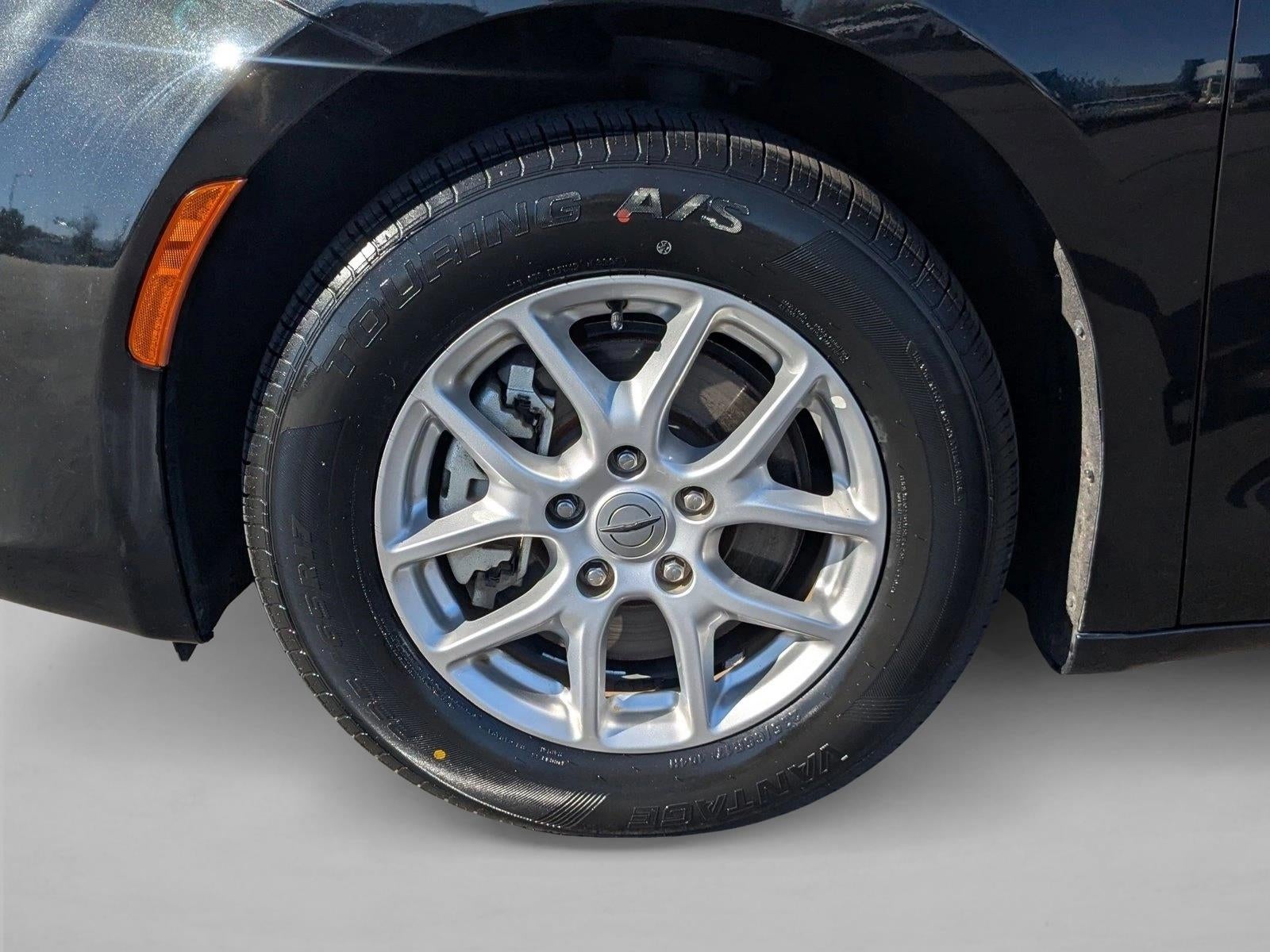 2022 Chrysler Voyager LX