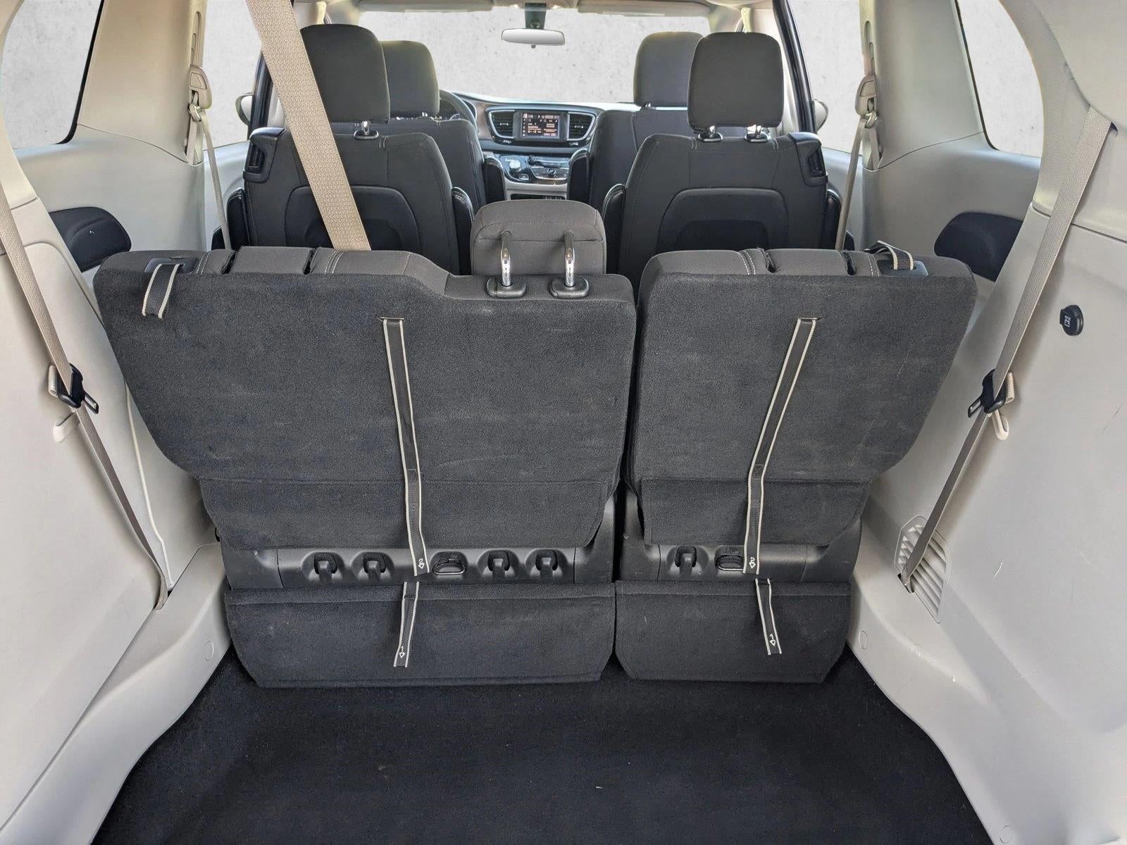 2022 Chrysler Voyager LX