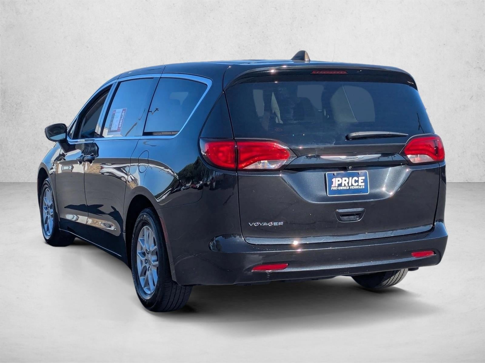 2022 Chrysler Voyager LX