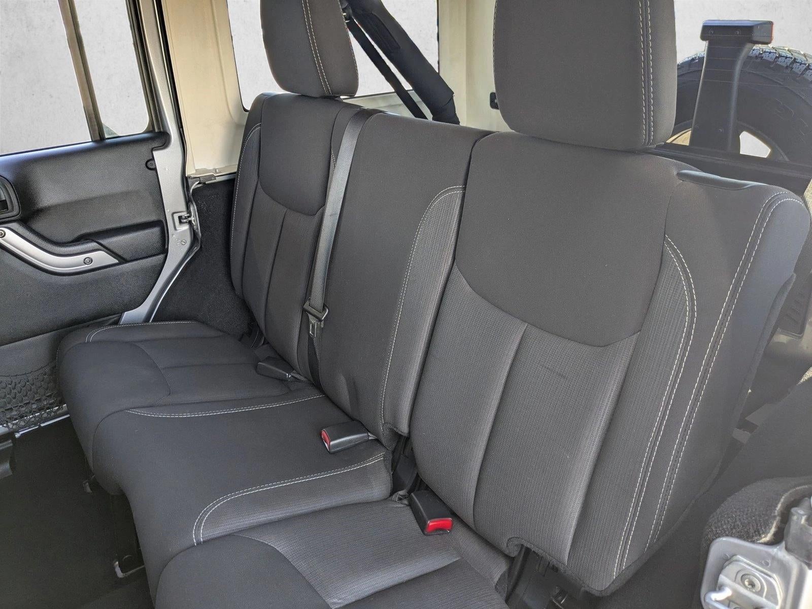 2014 Jeep Wrangler Unlimited 4WD 4dr Sahara