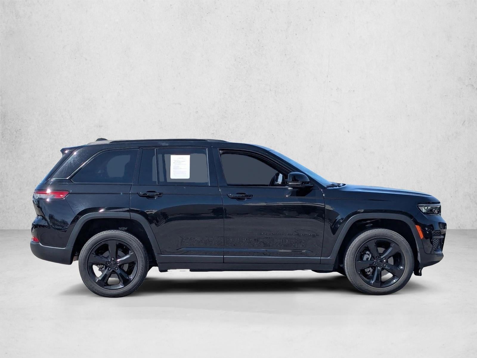 2023 Jeep Grand Cherokee Altitude 4x2