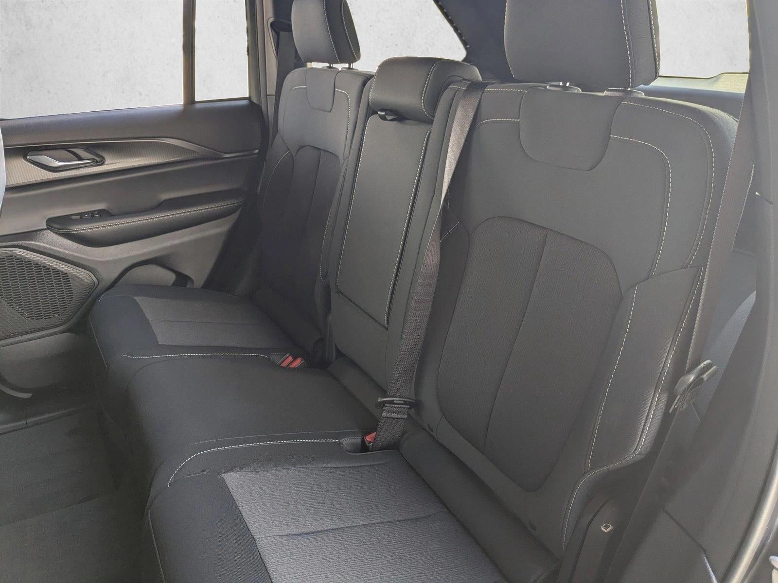 2025 Jeep Grand Cherokee Laredo 4x4
