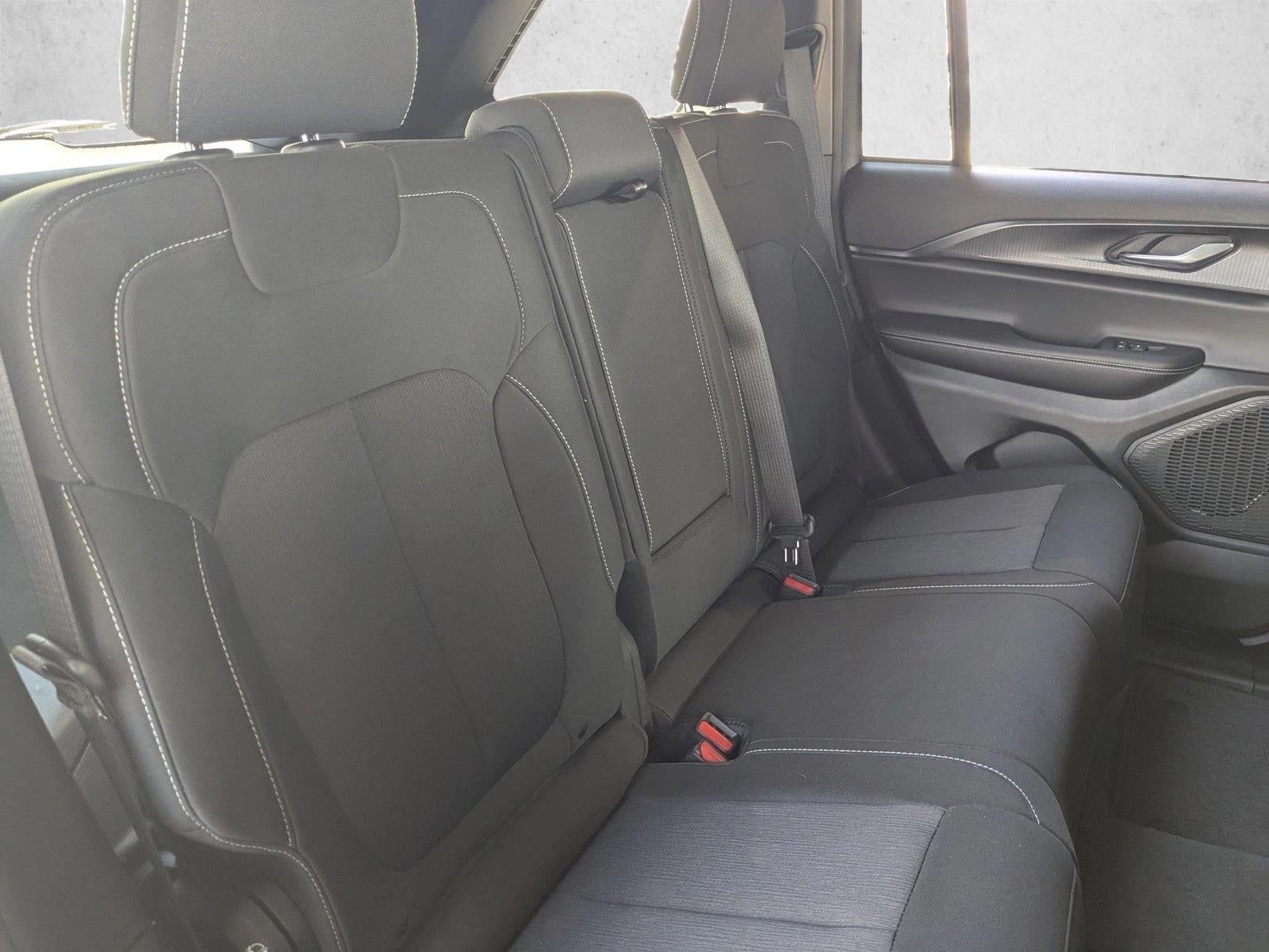 2025 Jeep Grand Cherokee Laredo 4x4