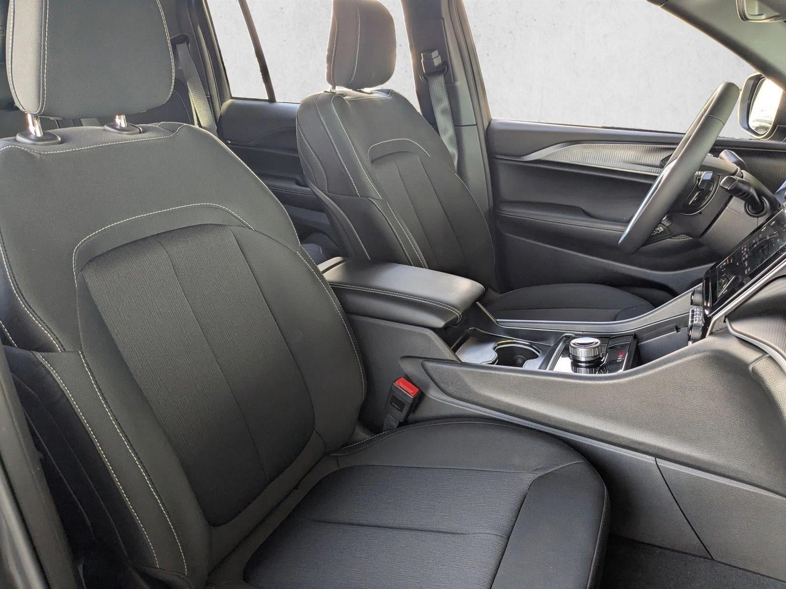 2025 Jeep Grand Cherokee Laredo 4x4