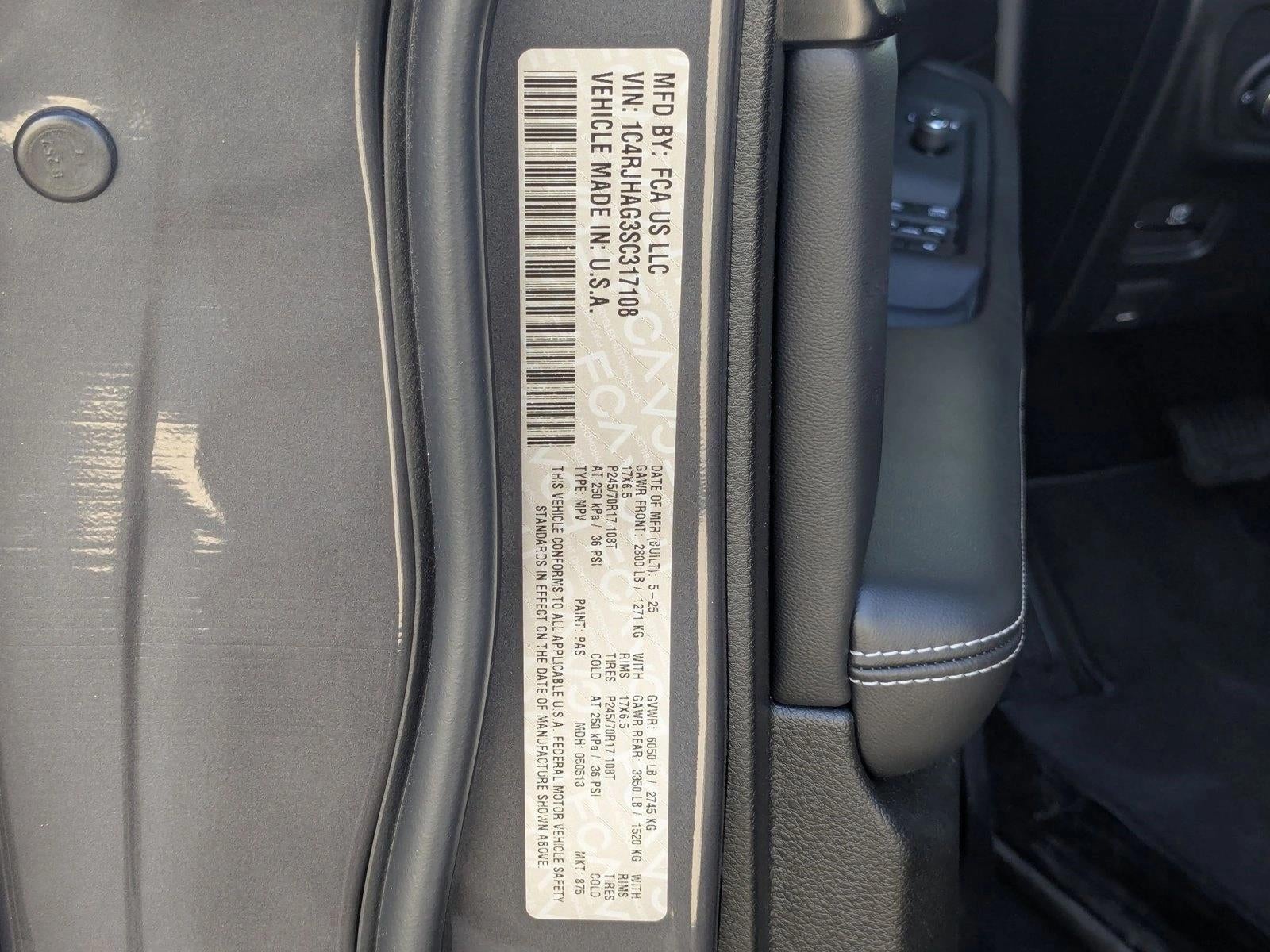 2025 Jeep Grand Cherokee Laredo 4x4
