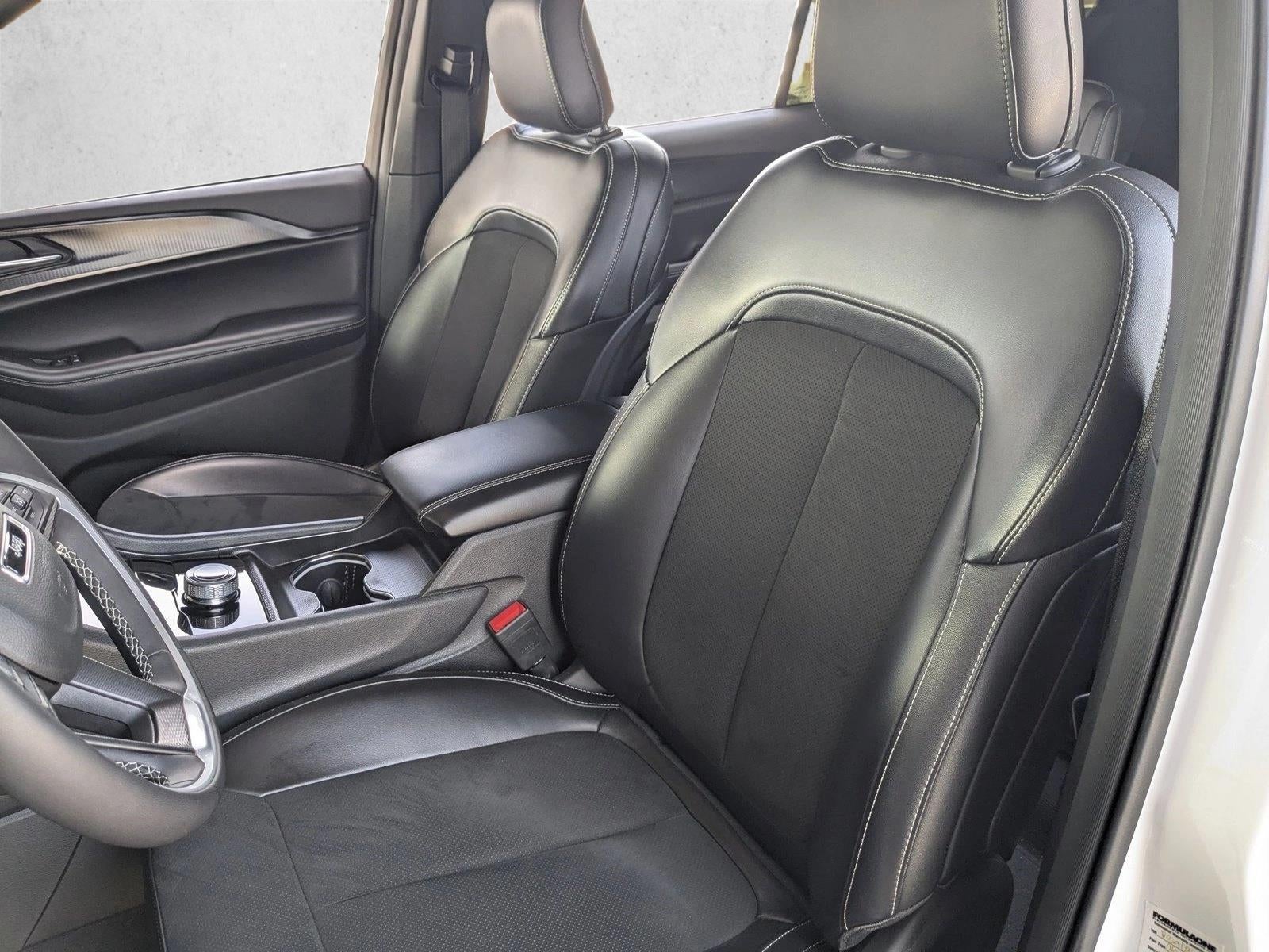 2023 Jeep Grand Cherokee L Altitude 4x2