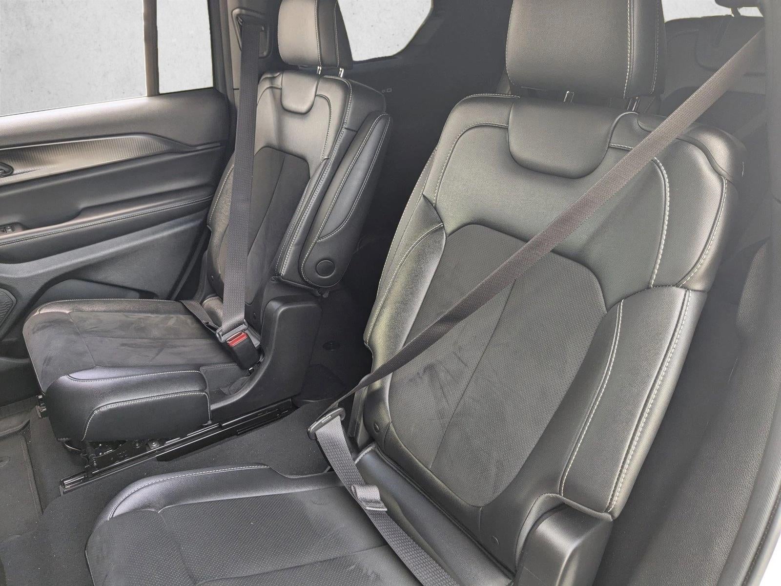 2023 Jeep Grand Cherokee L Altitude 4x2