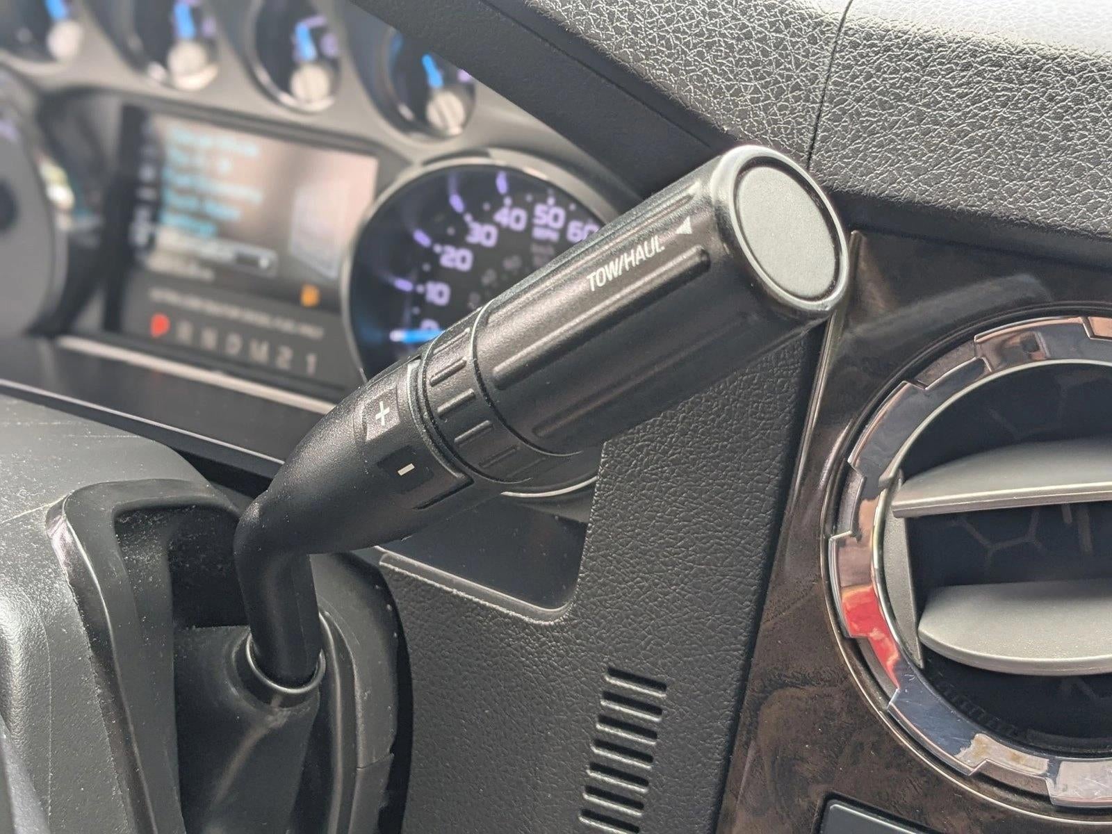 2015 Ford Super Duty F-350 SRW 4WD Crew Cab 6-3/4 Ft Box Platinum