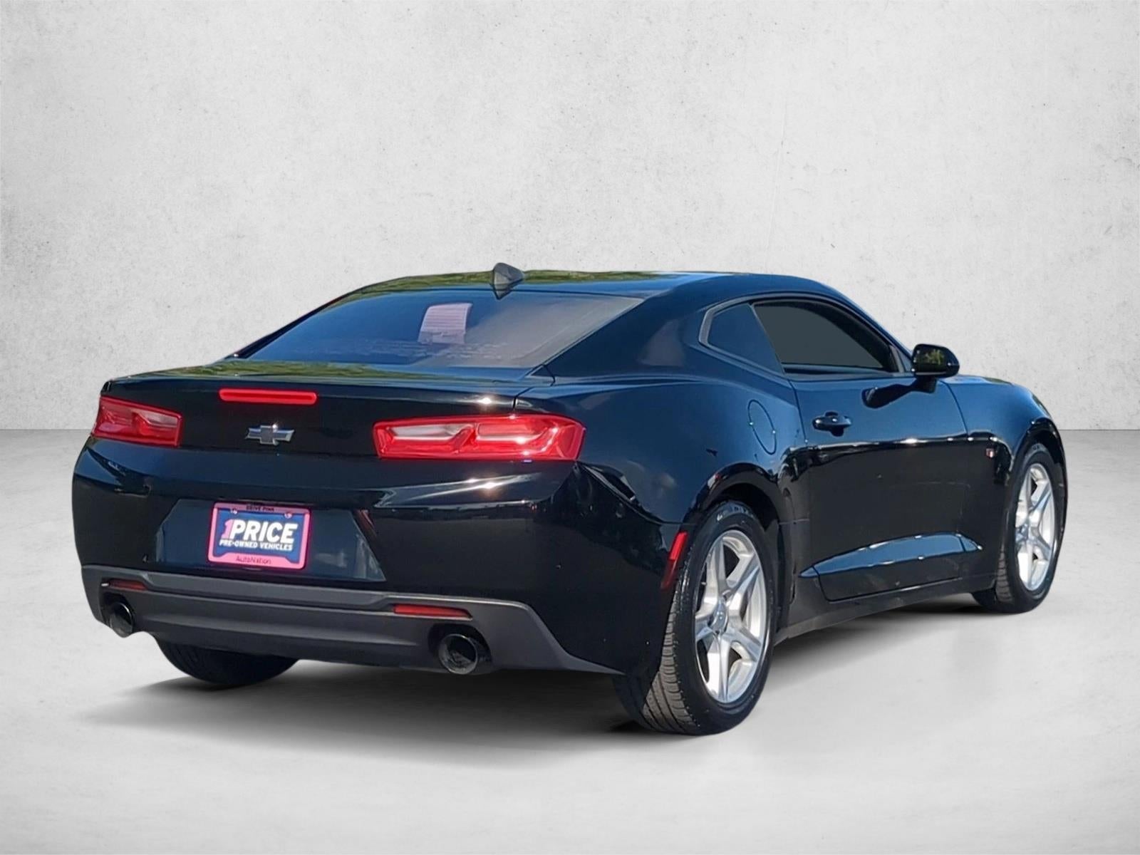 2017 Chevrolet Camaro 2dr Coupe 1LT