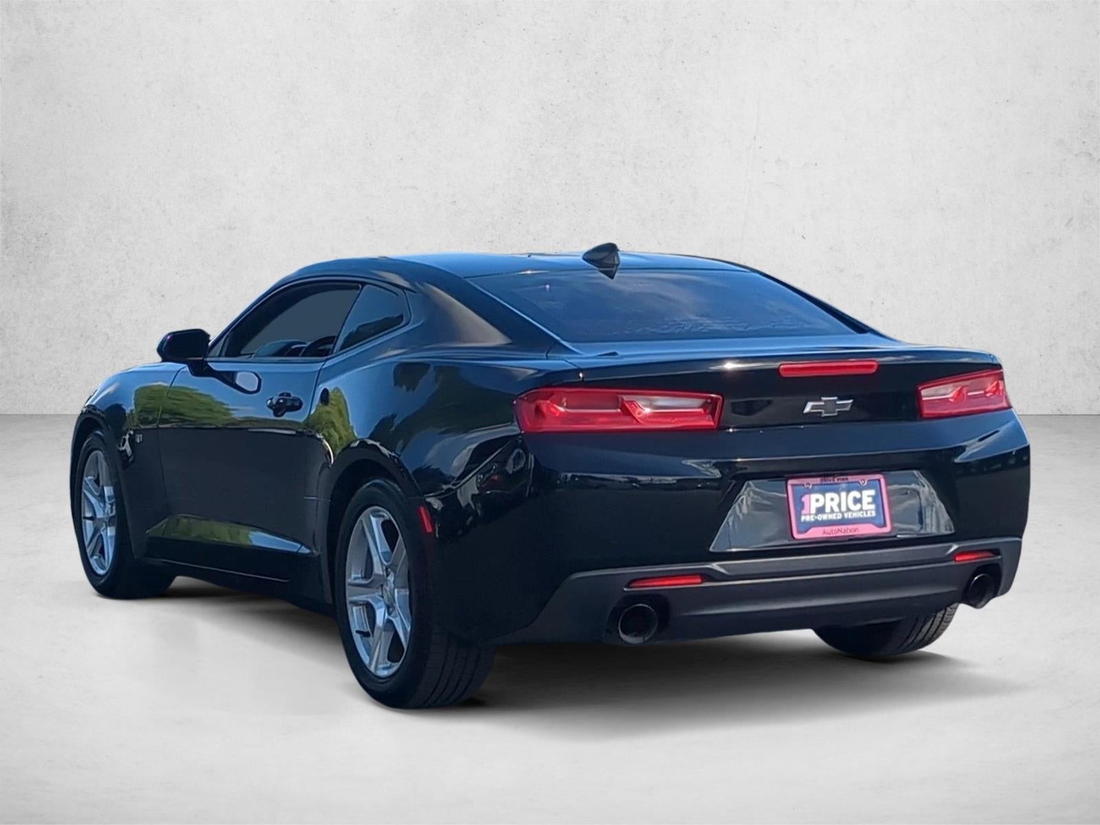 2017 Chevrolet Camaro 2dr Coupe 1LT