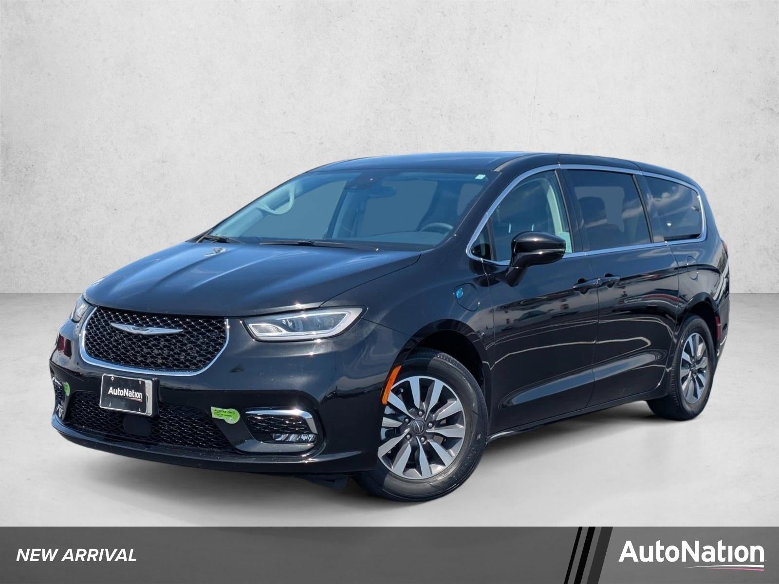 2022 Chrysler Pacifica Hybrid Touring L FWD