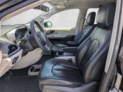 2022 Chrysler Pacifica Hybrid Touring L FWD
