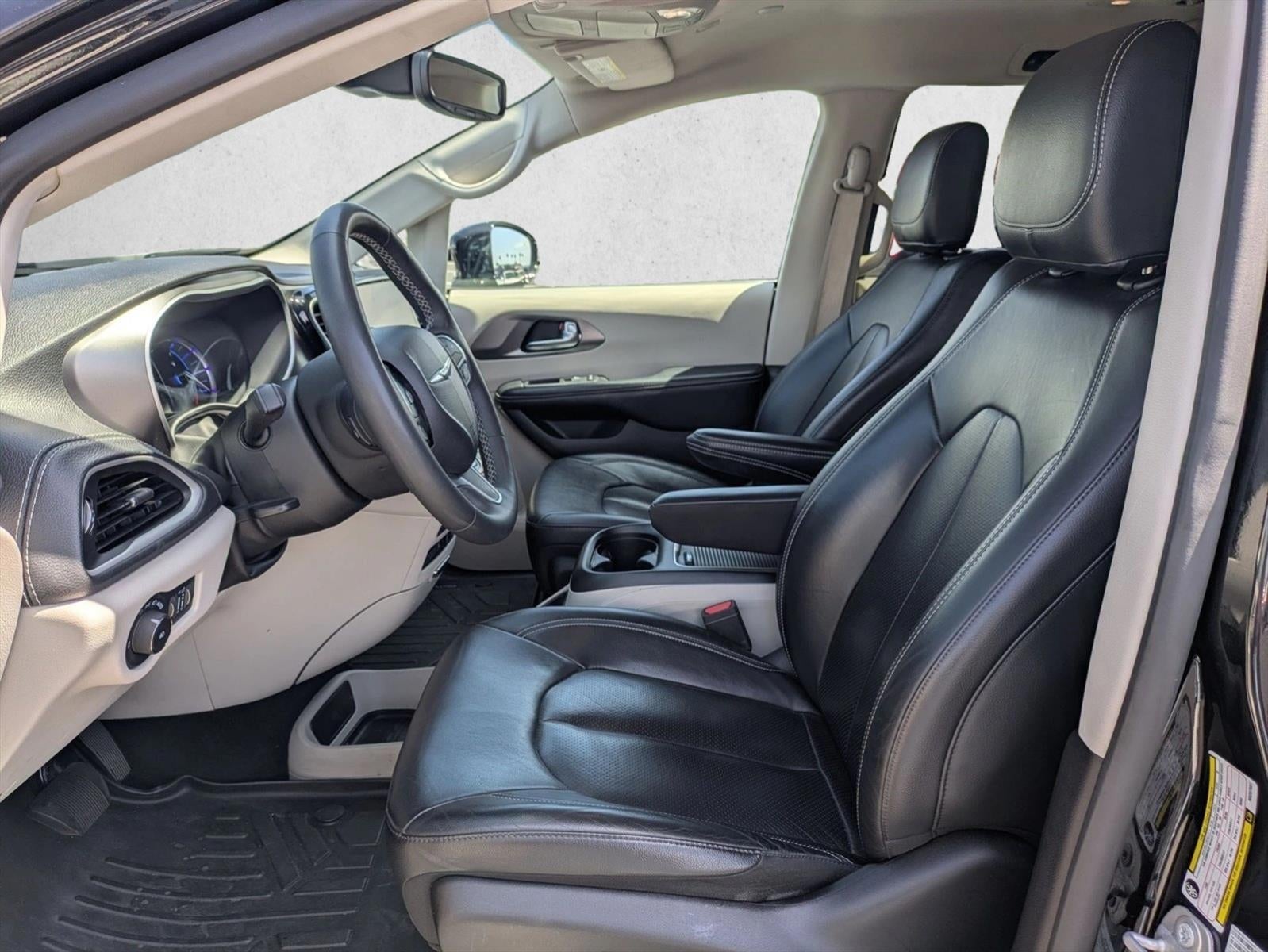 2022 Chrysler Pacifica Hybrid Touring L FWD
