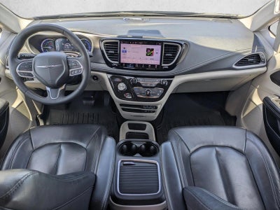 2022 Chrysler Pacifica Hybrid Touring L FWD