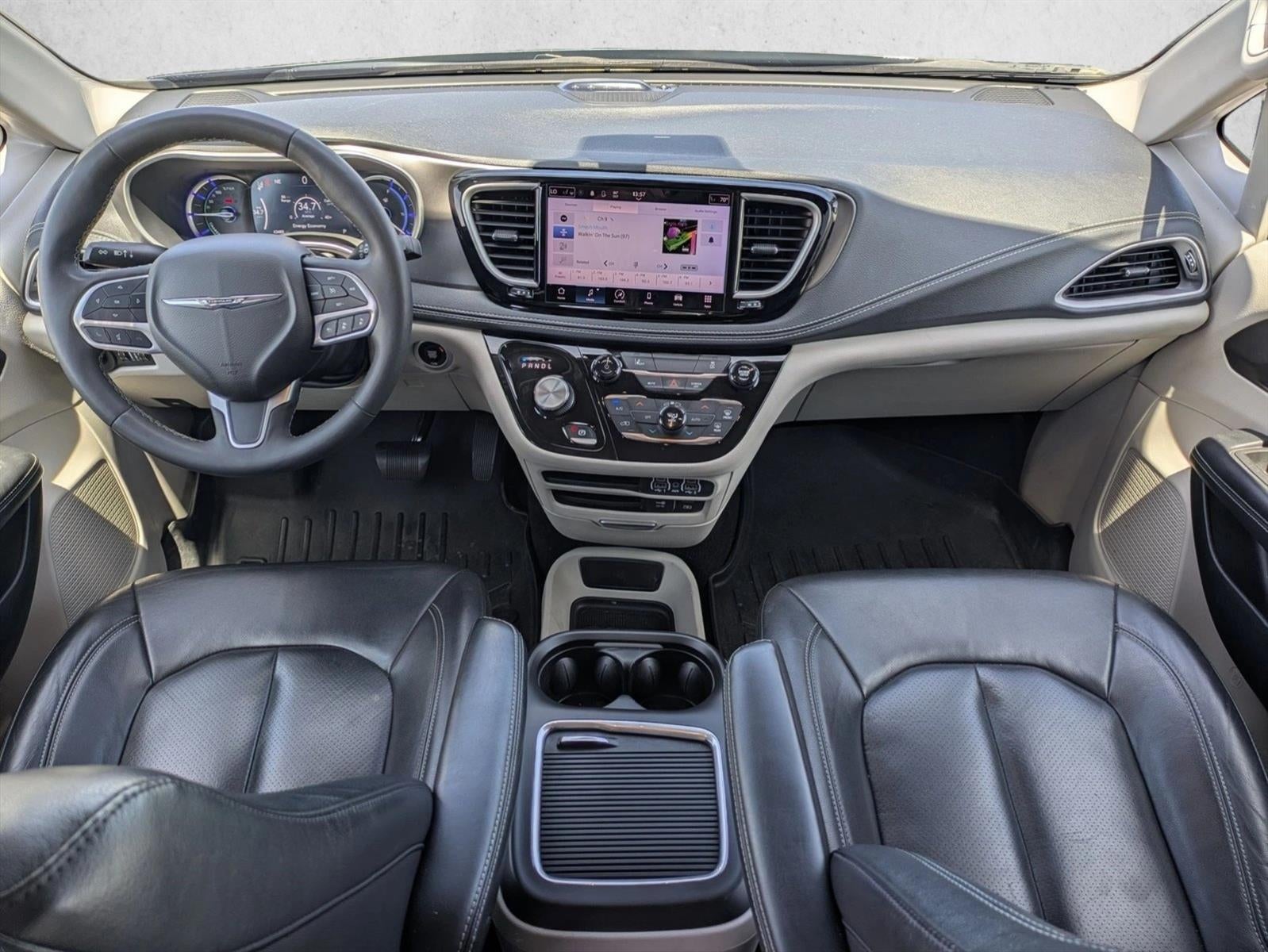 2022 Chrysler Pacifica Hybrid Touring L FWD