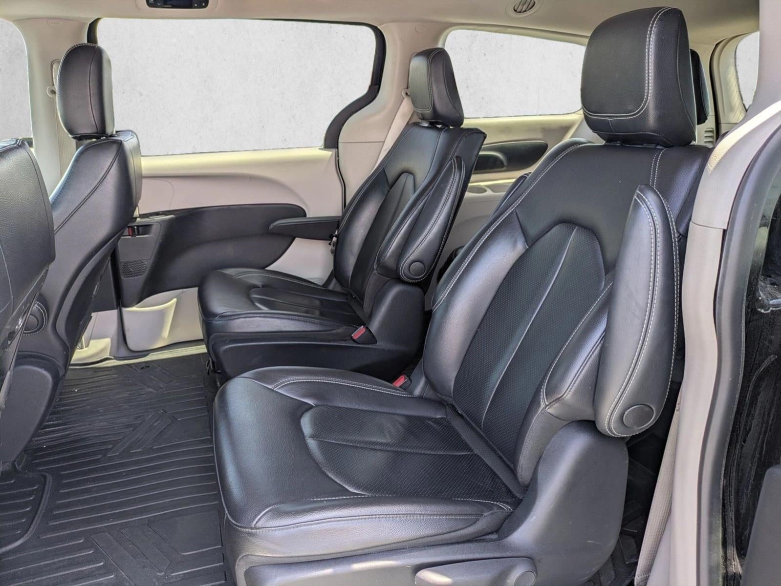 2022 Chrysler Pacifica Hybrid Touring L FWD