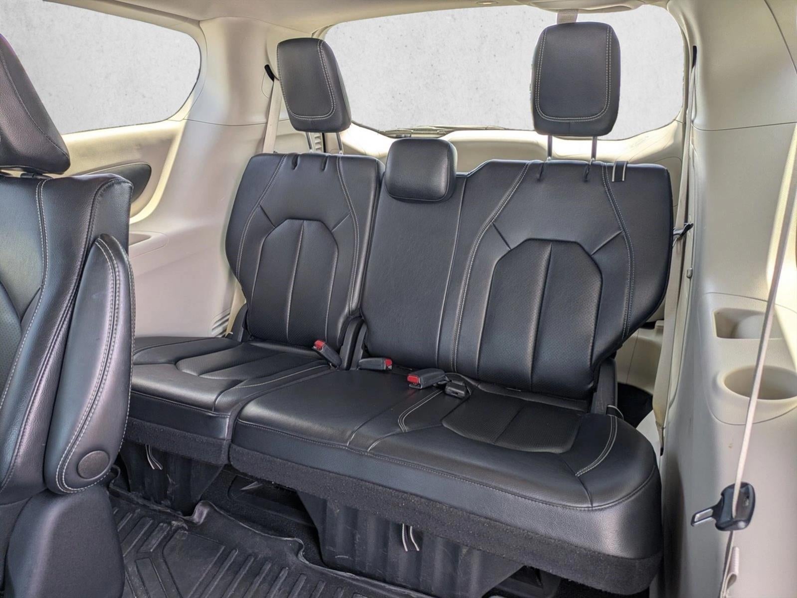 2022 Chrysler Pacifica Hybrid Touring L FWD