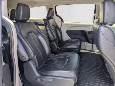 2022 Chrysler Pacifica Hybrid Touring L FWD