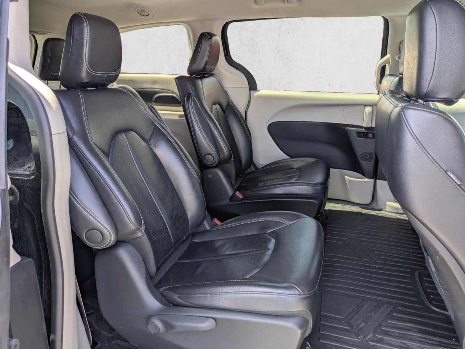 2022 Chrysler Pacifica Hybrid Touring L FWD