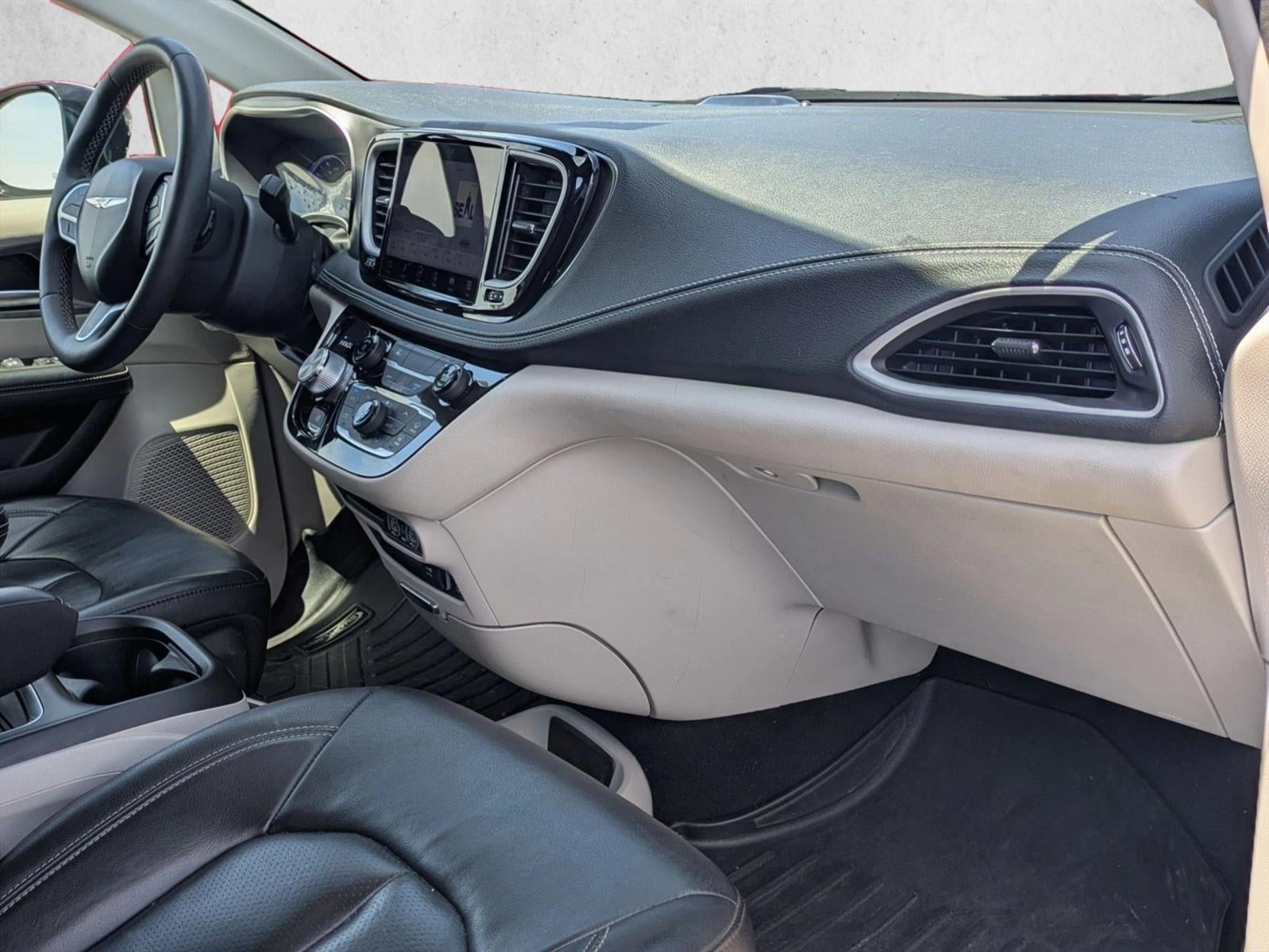 2022 Chrysler Pacifica Hybrid Touring L FWD