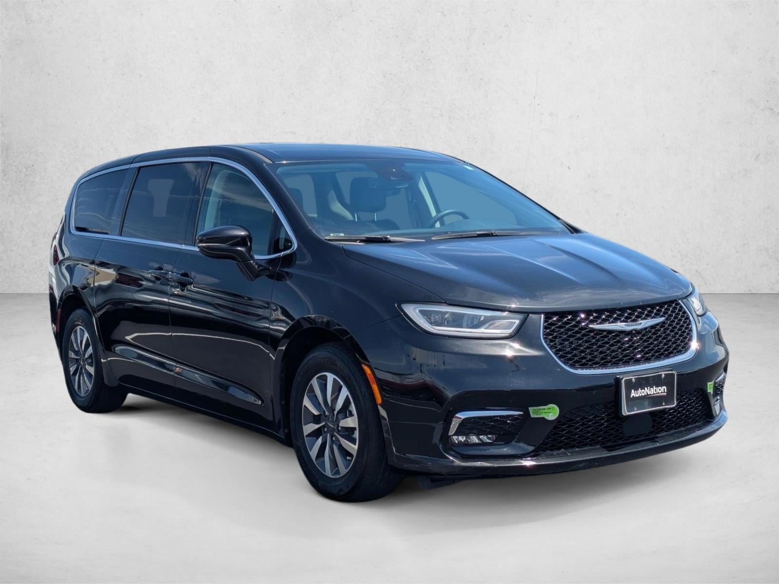 2022 Chrysler Pacifica Hybrid Touring L FWD