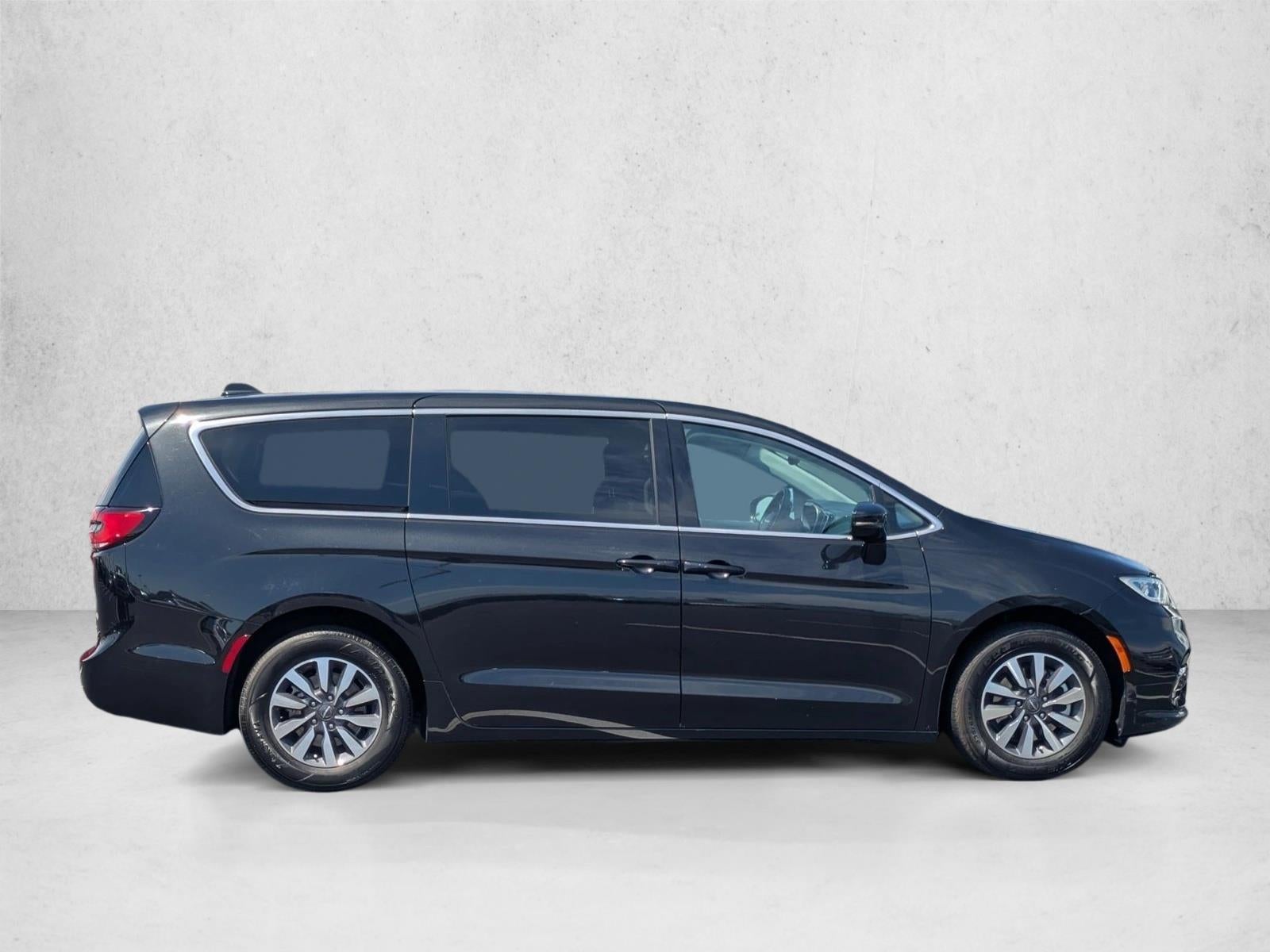 2022 Chrysler Pacifica Hybrid Touring L FWD