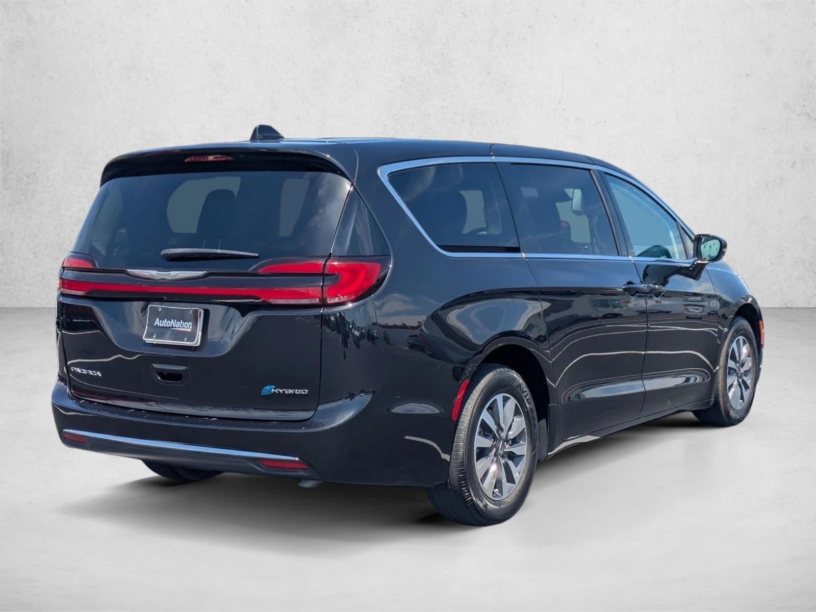 2022 Chrysler Pacifica Hybrid Touring L FWD