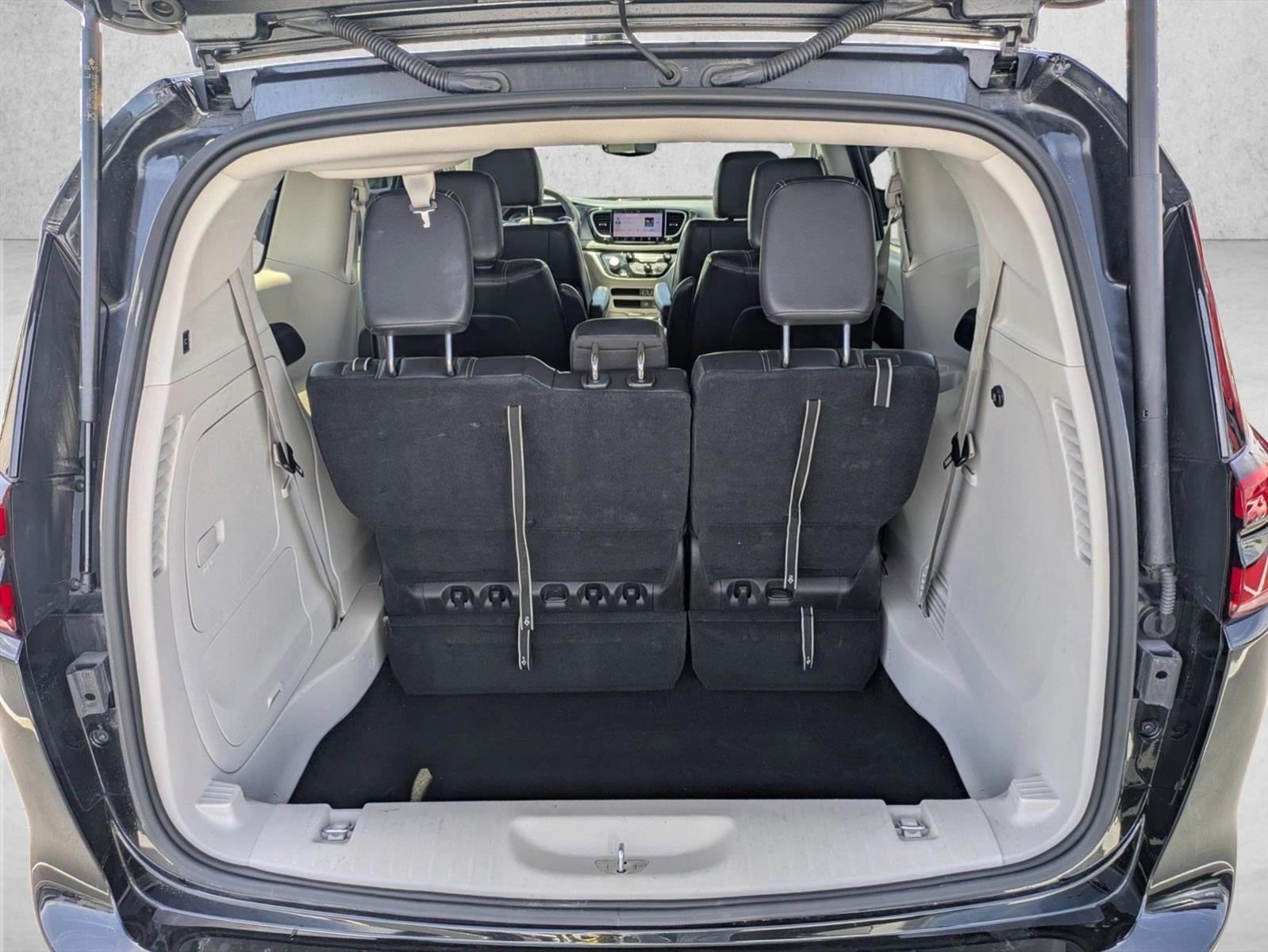 2022 Chrysler Pacifica Hybrid Touring L FWD