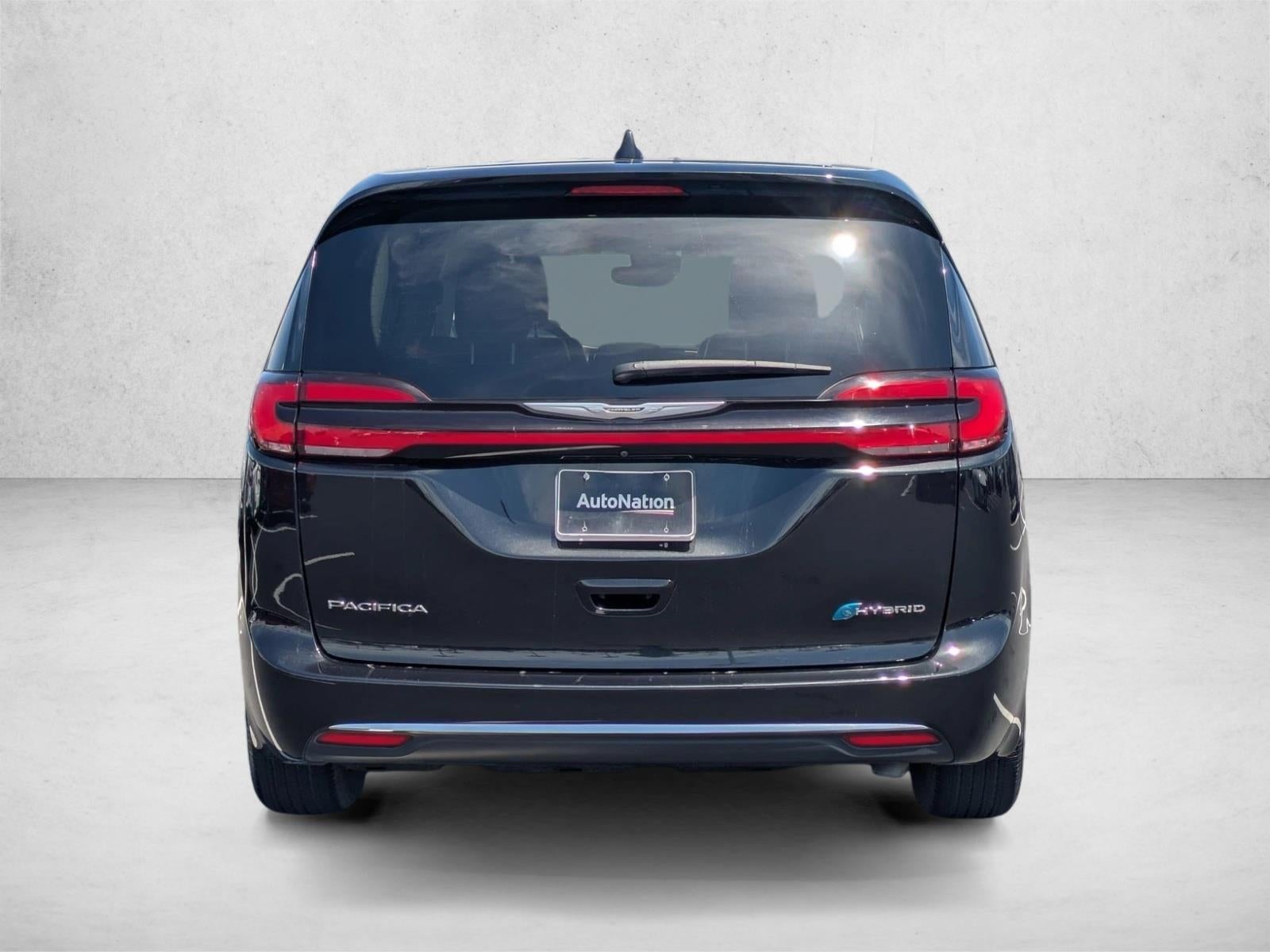 2022 Chrysler Pacifica Hybrid Touring L FWD