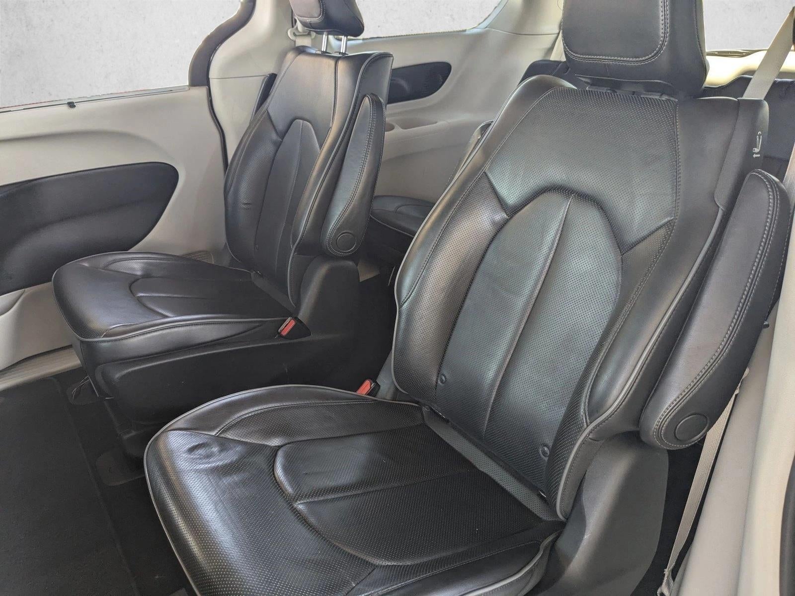 2018 Chrysler Pacifica Hybrid Limited FWD