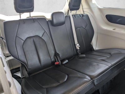 2018 Chrysler Pacifica Hybrid Limited FWD