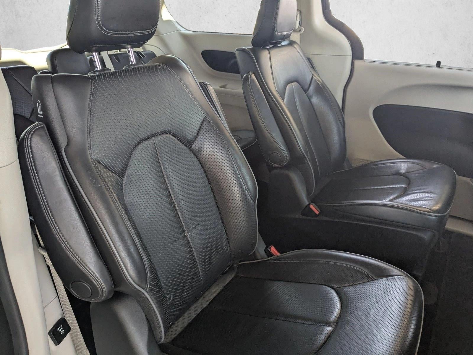 2018 Chrysler Pacifica Hybrid Limited FWD