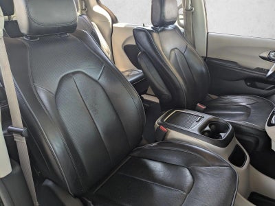 2018 Chrysler Pacifica Hybrid Limited FWD