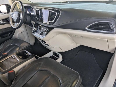 2018 Chrysler Pacifica Hybrid Limited FWD