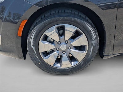 2018 Chrysler Pacifica Hybrid Limited FWD