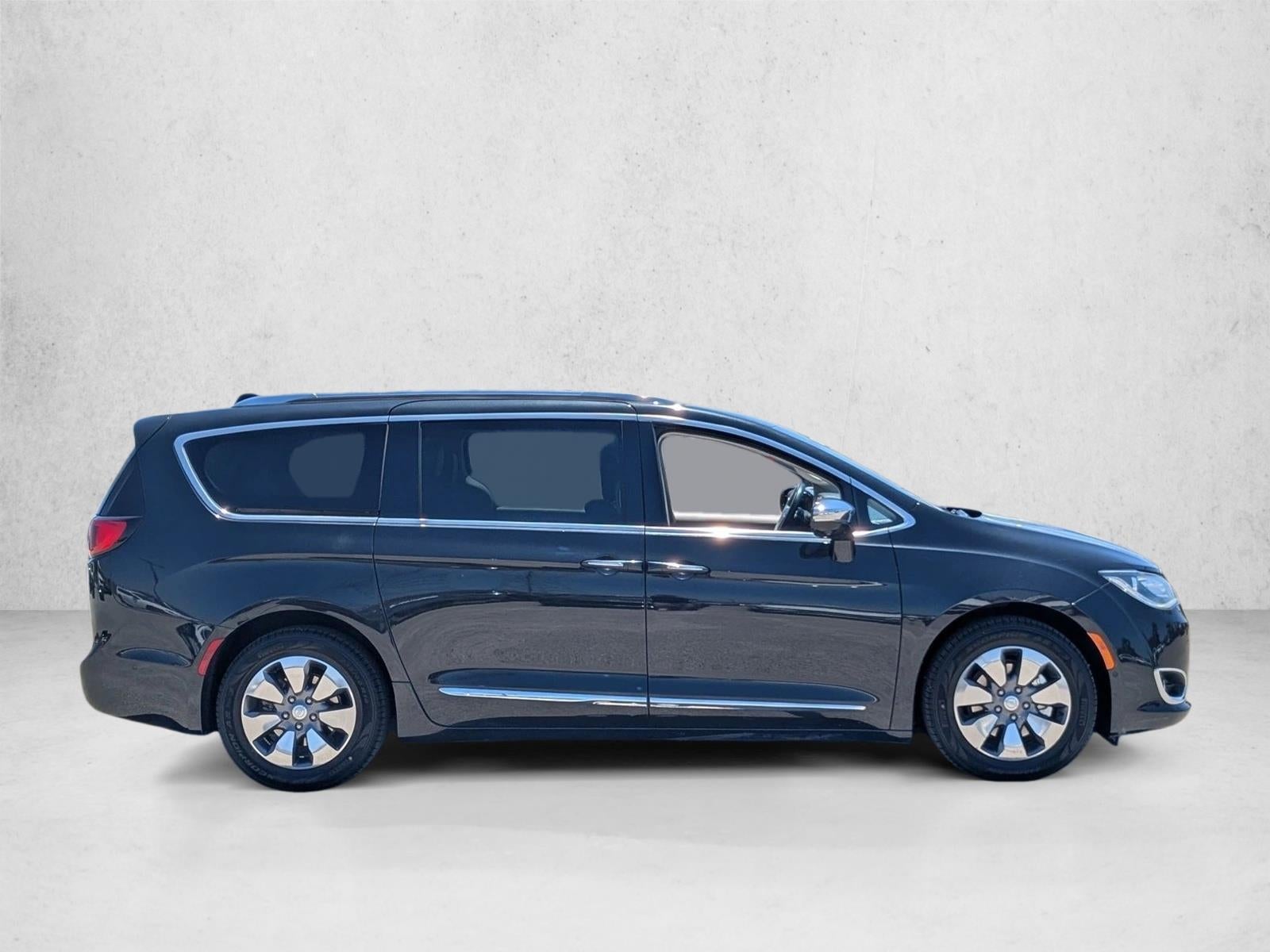 2018 Chrysler Pacifica Hybrid Limited FWD