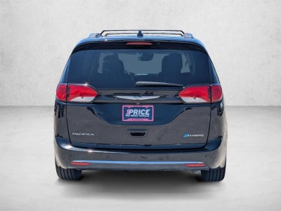 2018 Chrysler Pacifica Hybrid Limited FWD