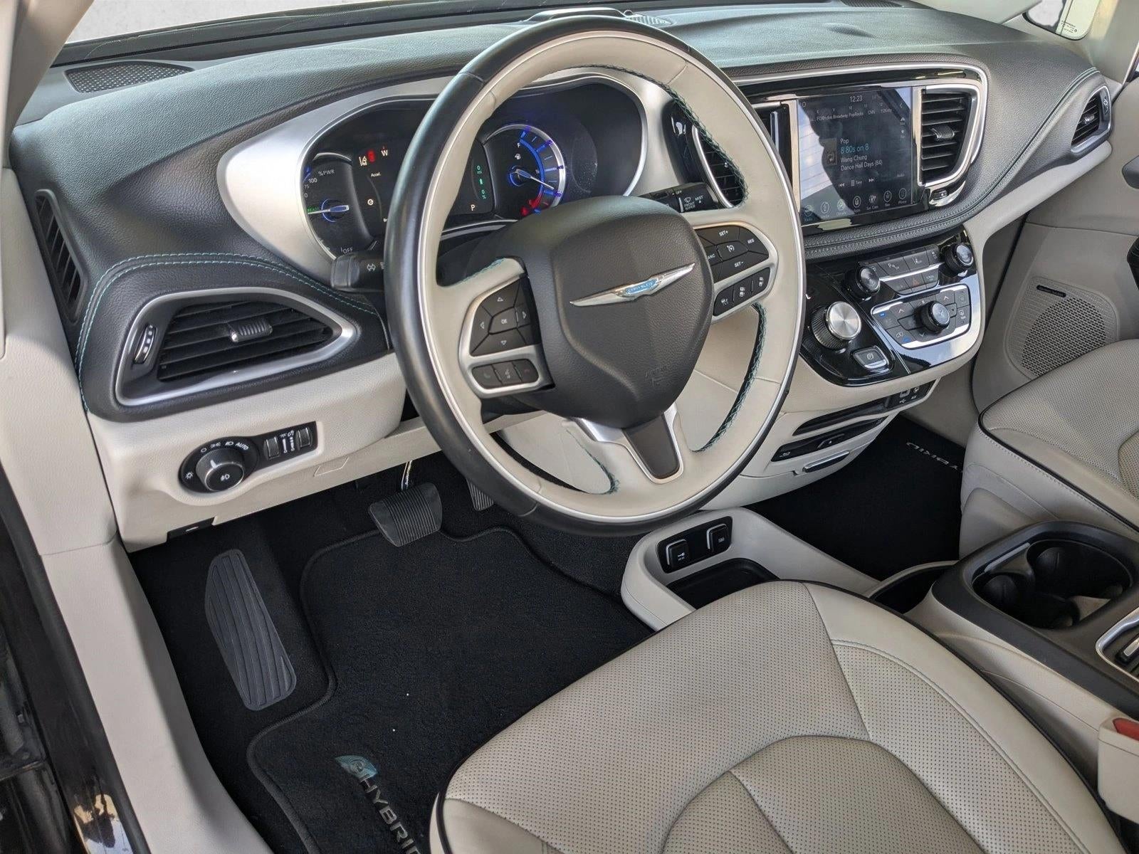 2018 Chrysler Pacifica Hybrid Limited FWD