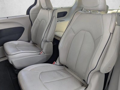 2018 Chrysler Pacifica Hybrid Limited FWD
