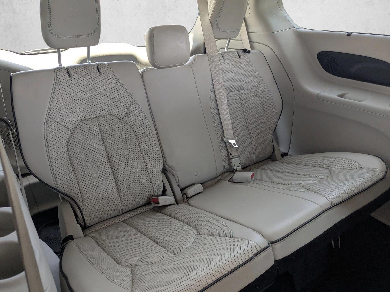 2018 Chrysler Pacifica Hybrid Limited FWD