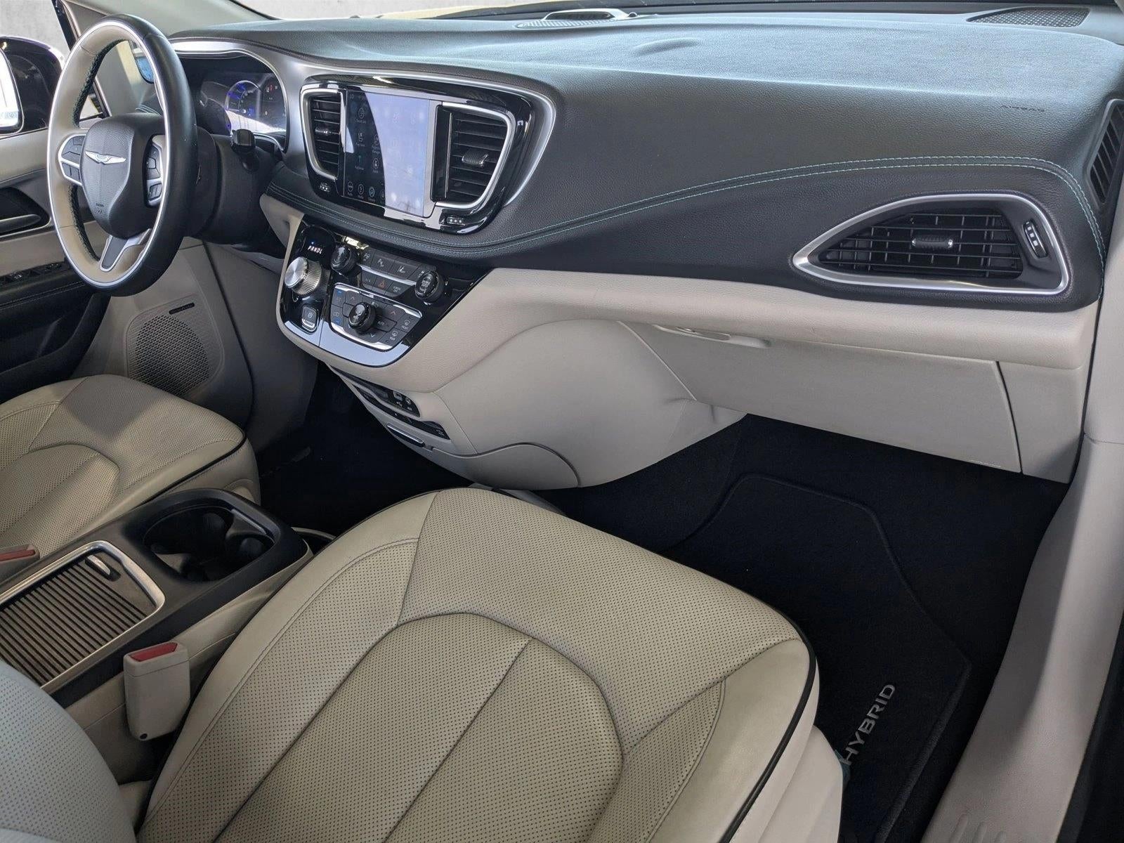 2018 Chrysler Pacifica Hybrid Limited FWD