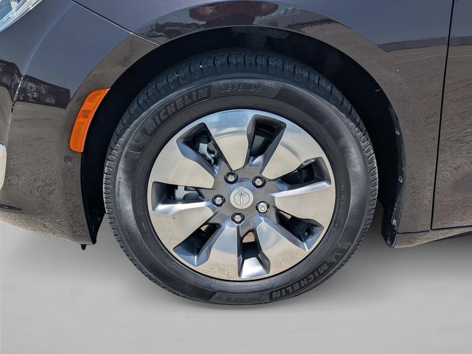 2018 Chrysler Pacifica Hybrid Limited FWD