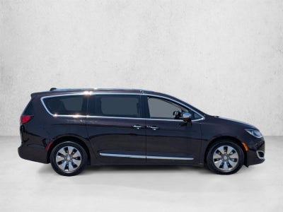 2018 Chrysler Pacifica Hybrid Limited FWD