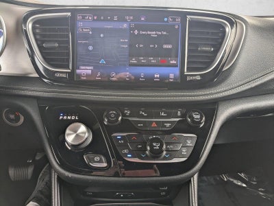 2021 Chrysler Pacifica Hybrid Limited FWD