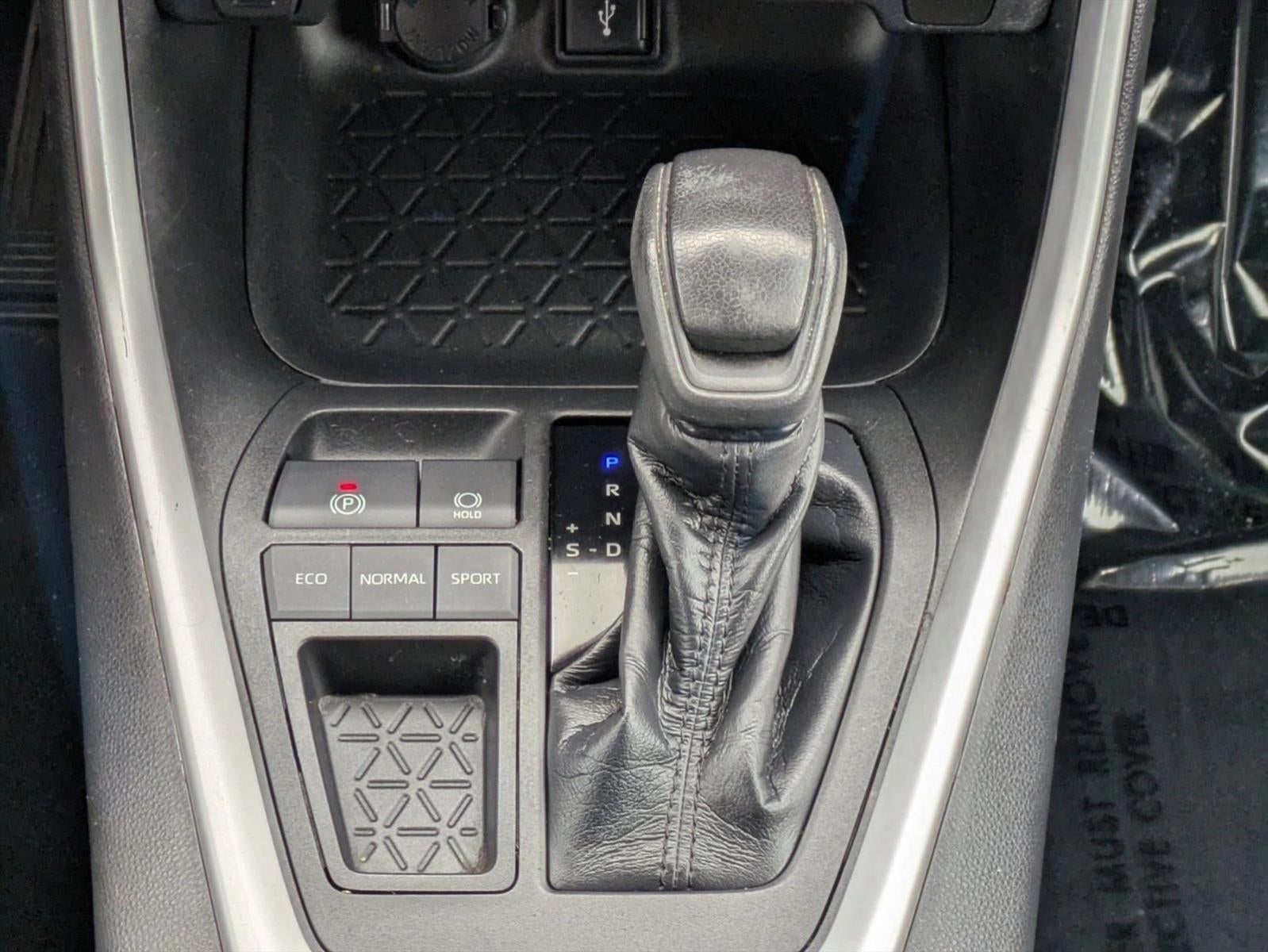 2021 Toyota RAV4 LE FWD (Natl)