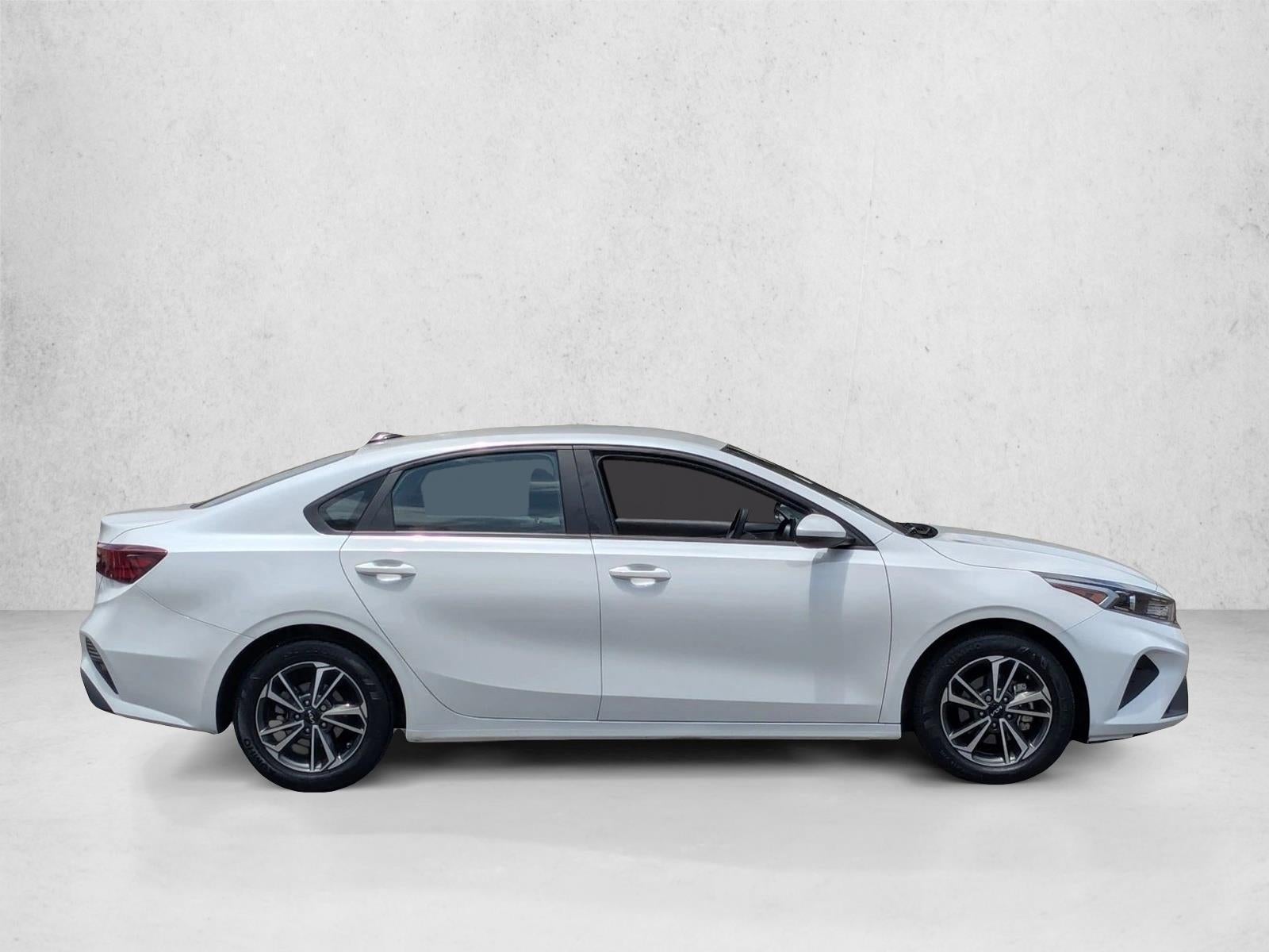 2023 Kia Forte LXS IVT
