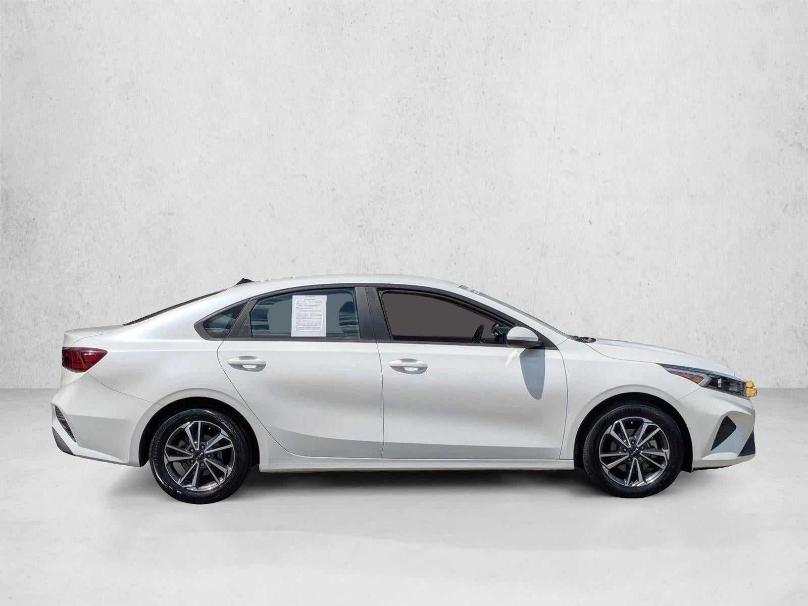 2023 Kia Forte LXS IVT