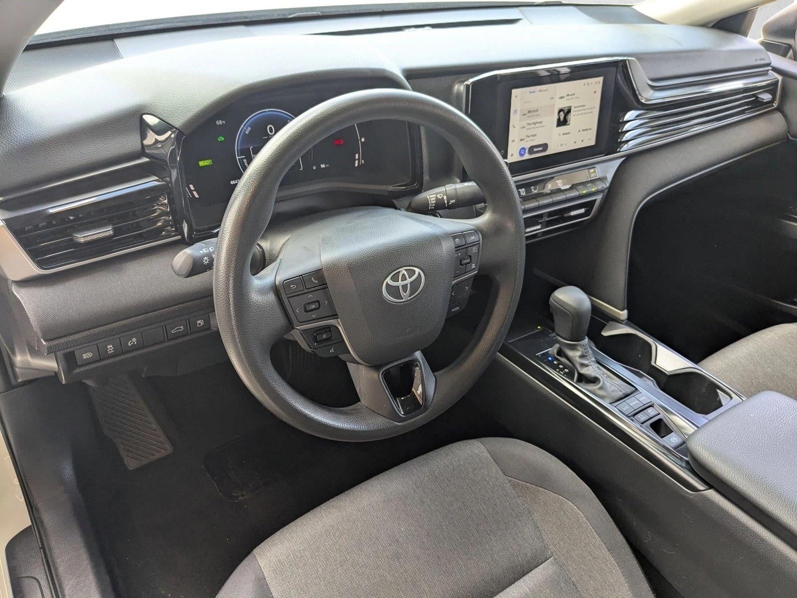 2025 Toyota Camry LE (SE)