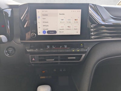 2025 Toyota Camry LE (SE)